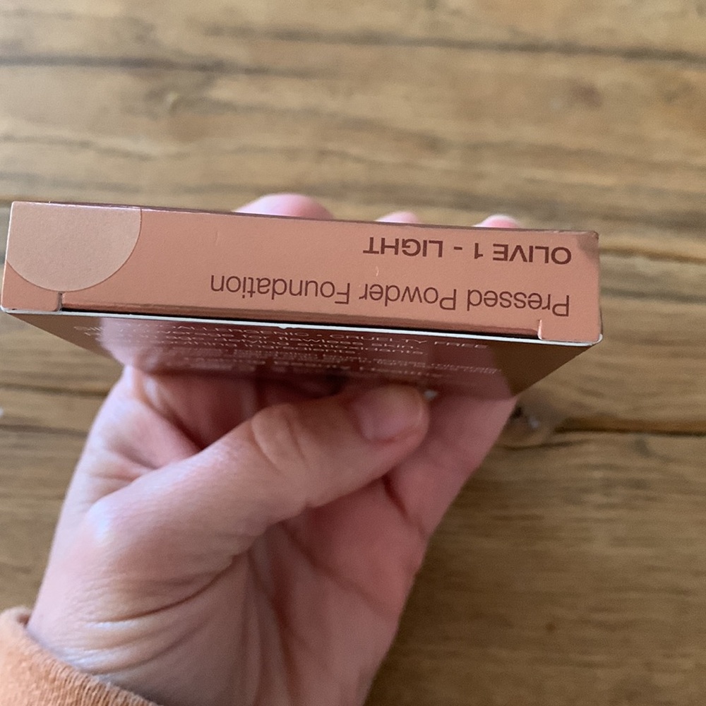 NEW mineral fusion Pressed Powder Foundation compact OLIVE 1 - LIGHT - Picture 3 of 3